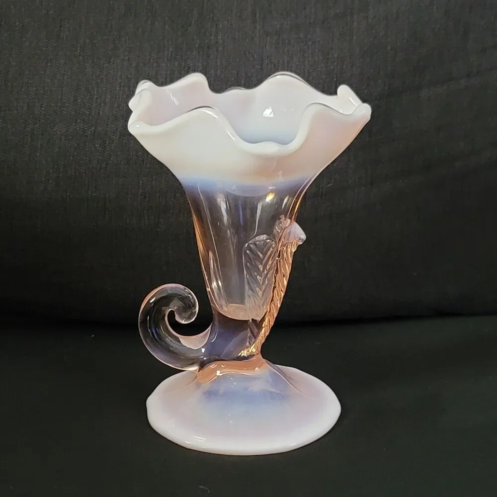 Vintage Duncan Miller 3 Feather Pink Glass Opalescent Cornucopia Decorative Vase
